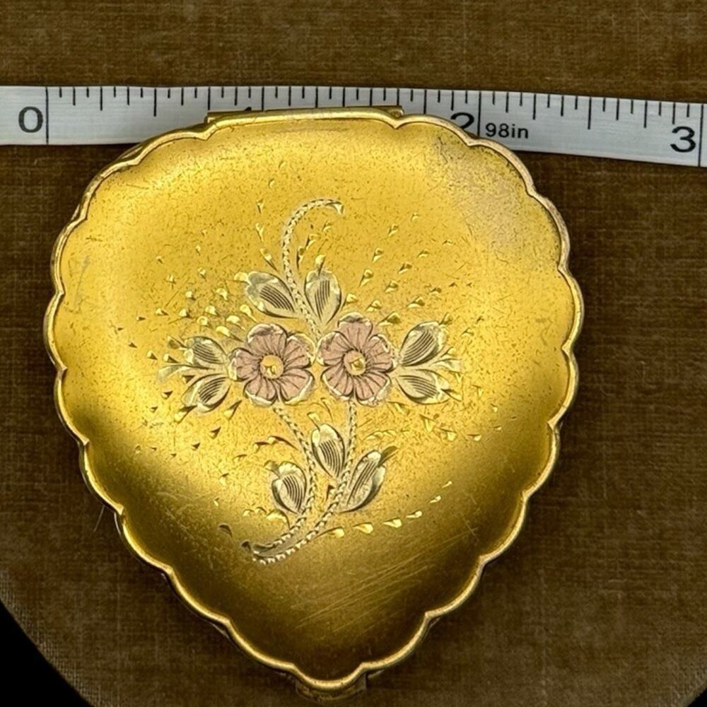 Vintage La Mode Compact Mirror Gold Tone Floral Heart Scalloped Vanity - Picture 5 of 9